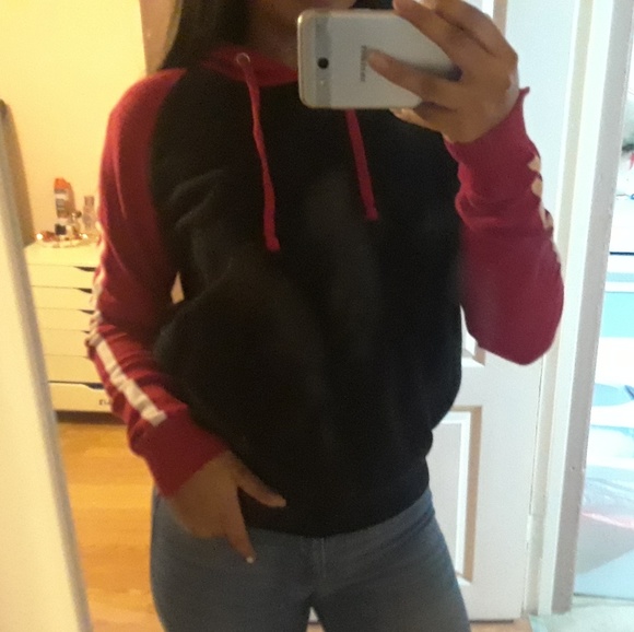 Forever 21 Tops - Forever 21 Sweatshirt